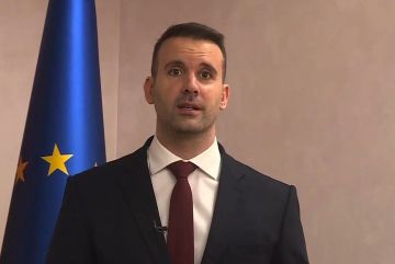 رئيس وزراء جمهورية الجبل الأسود يغادر الرياض ونائب أمير المنطقة في مقدمة مودعيه رئيس وزراء جمهورية الجبل الأسود يغادر الرياض ونائب أمير المنطقة في مقدمة مودعيه