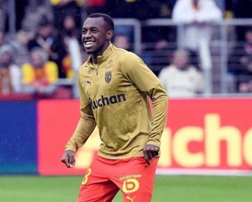 مدرب لانس يكشف رأيه بعد مشاركة سعود عبدالحميد أساسيا للمرة الأولى