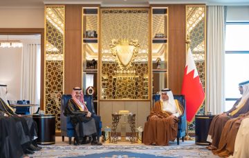 وزير الخارجية وولي العهد البحريني يستعرضان العلاقات الثنائية في المنامة وزير الخارجية وولي العهد البحريني يستعرضان العلاقات الثنائية في المنامة