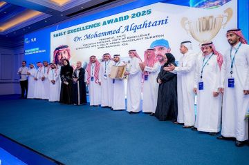 الدكتور القحطاني يحقق جائزة التميز في زراعة الكبد تقديرا لإسهاماته المميزة الدكتور القحطاني يحقق جائزة التميز في زراعة الكبد تقديرا لإسهاماته المميزة