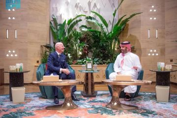 سمو ولي العهد يلتقي رئيس الاتحاد الدولي لكرة القدم