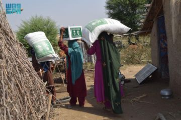 سلمان للإغاثة يوزع (3.610) سلال غذائية بإقليمين في باكستان  سلمان للإغاثة يوزع (3.610) سلال غذائية بإقليمين في باكستان