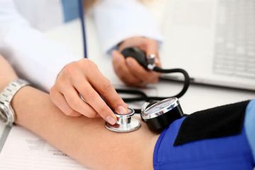 المعطف الأبيض قد يخدع المرضى.. 40 معرضون لضغط مزمن خلال 4 سنوات المعطف الأبيض قد يخدع المرضى.. 40 معرضون لضغط مزمن خلال 4 سنوات