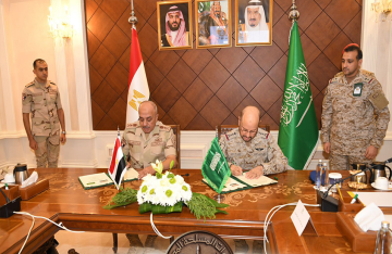 الجيش المصري يكشف تفاصيل زيارة رئيس الأركان إلى السعودية الجيش المصري يكشف تفاصيل زيارة رئيس الأركان إلى السعودية