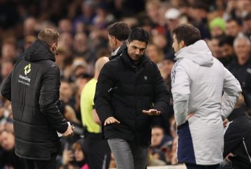 أرتيتا ينتقد الـ VAR بعد فوز أرسنال على فولهام أرتيتا ينتقد الـ VAR بعد فوز أرسنال على فولهام
