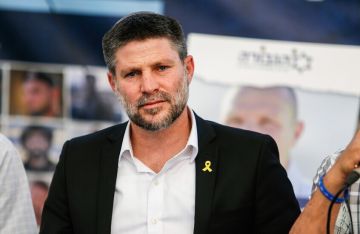 عاد معتذرا وباكيا.. إعلامي مصري على قناة سعودية يعلق على إساءة سموتريتش للمملكة (فيديو) عاد معتذرا وباكيا.. إعلامي مصري على قناة سعودية يعلق على إساءة سموتريتش للمملكة (فيديو)