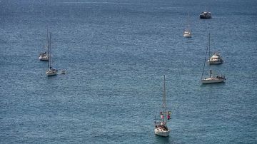 إسرائيل تعترض أسطول الصمود المتجه إلى غزة وتنقل ركابه إلى ميناء إسرائيلي قسرا