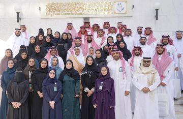 الأمير تركي الفيصل يلتقي متدربي سلام للتواصل الحضاري ويؤكد أهمية الوعي بالهوية والانفتاح الثقافي الأمير تركي الفيصل يلتقي متدربي سلام للتواصل الحضاري ويؤكد أهمية الوعي بالهوية والانفتاح الثقافي