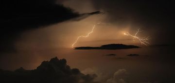 الأرصاد ينبه 6 مناطق: أمطار ورياح وأتربة مثارة.. وتقلبات جوية تضرب اليابسة والبحر الأرصاد ينبه 6 مناطق: أمطار ورياح وأتربة مثارة.. وتقلبات جوية تضرب اليابسة والبحر