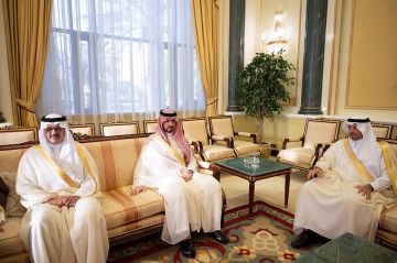 الأمير تركي بن محمد ينقل تعازي القيادة في وفاة الشيخ علي عبدالله الأحمد الجابر الصباح الأمير تركي بن محمد ينقل تعازي القيادة في وفاة الشيخ علي عبدالله الأحمد الجابر الصباح