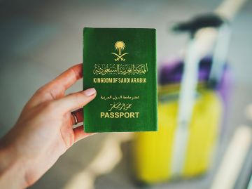 تصرفات فردية تسيء للوطن.. سعوديون في الخارج بين الجهل وسوء التمثيل تصرفات فردية تسيء للوطن.. سعوديون في الخارج بين الجهل وسوء التمثيل