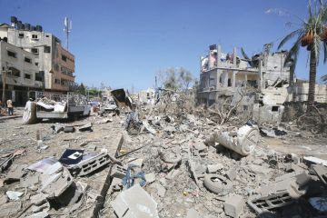 رئيس الوزراء الفلسطيني يبحث خطة إعادة إعمار غزة