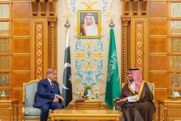 استعرض تطوير العلاقات الثنائية.. ولي العهد يبحث مع رؤساء دول ومسؤولين فرص التعاون استعرض تطوير العلاقات الثنائية.. ولي العهد يبحث مع رؤساء دول ومسؤولين فرص التعاون