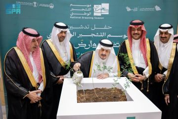 أمير الرياض يدشن موسم التشجير الوطني 2025 تحت عنوان يد تغرس وأرض تزدهر أمير الرياض يدشن موسم التشجير الوطني 2025 تحت عنوان يد تغرس وأرض تزدهر