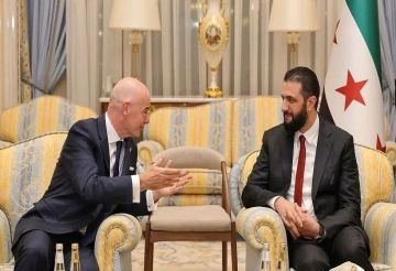 السعودية.. الشرع يلتقي رئيس الاتحاد الدولي لكرة القدم