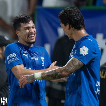الهلال يقسو على الاتفاق بخماسية في روشن الهلال يقسو على الاتفاق بخماسية في روشن