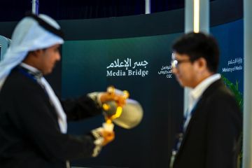 لتعزيز الوعي.. وزارة الإعلام تبتكر جسرا تفاعليا في ملتقى الصحة بالرياض لتعزيز الوعي.. وزارة الإعلام تبتكر جسرا تفاعليا في ملتقى الصحة بالرياض