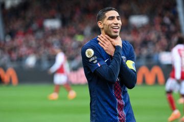 أشرف حكيمي يقود باريس سان جيرمان لاعتلاء قمة الدوري الفرنسي أشرف حكيمي يقود باريس سان جيرمان لاعتلاء قمة الدوري الفرنسي