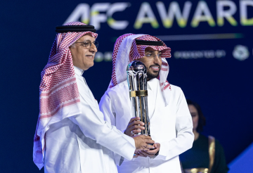السعودي سالم الدوسري يتوج بجائزة أفضل لاعب في آسيا للمرة الثانية في مسيرته السعودي سالم الدوسري يتوج بجائزة أفضل لاعب في آسيا للمرة الثانية في مسيرته