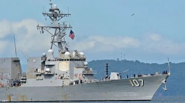 في تصعيد عسكري قرب فنزويلا.. سفينة أمريكية بصواريخ موجهة ترسو في ترينيداد ضمن عملية مكافحة تهريب في تصعيد عسكري قرب فنزويلا.. سفينة أمريكية بصواريخ موجهة ترسو في ترينيداد ضمن عملية مكافحة تهريب