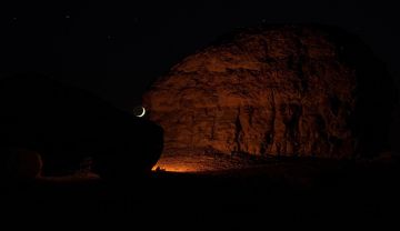 القمر يقترن بنجمة قلب العقرب في سماء الحدود الشمالية