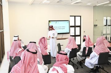 هيئة الشرقية تنظم دورة تدريبية في مهارات لغة الإشارة لمنسوبيها هيئة الشرقية تنظم دورة تدريبية في مهارات لغة الإشارة لمنسوبيها
