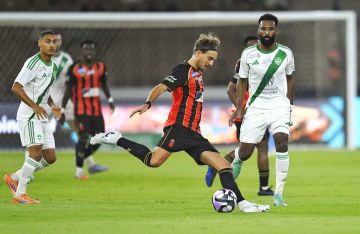 في الوقت القاتل.. الرياض يخطف تعادلا بطعم الفوز أمام الأهلي في الوقت القاتل.. الرياض يخطف تعادلا بطعم الفوز أمام الأهلي