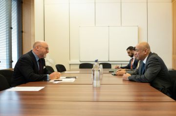 البديوي يلتقي رئيس لجنة التجارة الدولية بالبرلمان في المملكة المتحدة البديوي يلتقي رئيس لجنة التجارة الدولية بالبرلمان في المملكة المتحدة