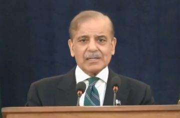 رئيس وزراء باكستان يدين بشدة الاستفزازات الأفغانية ويشيد بالرد الفعال لجيش بلاده