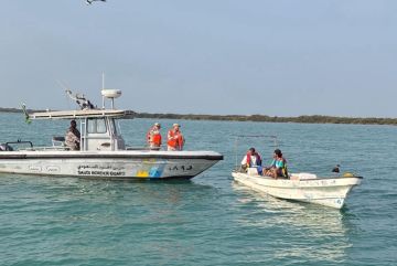 إنقاذ مواطنين تعطلت وسـيطتهما البحرية في عرض البحر بجدة