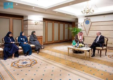 الخريجي يبحث مع وزير الدولة للشؤون الخارجية بالسويد تعزيز العلاقات والمستجدات الدولية الخريجي يبحث مع وزير الدولة للشؤون الخارجية بالسويد تعزيز العلاقات والمستجدات الدولية