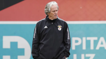 بسبب 555 ألف يورو.. استمرار أزمة جيسوس مع بنفيكا