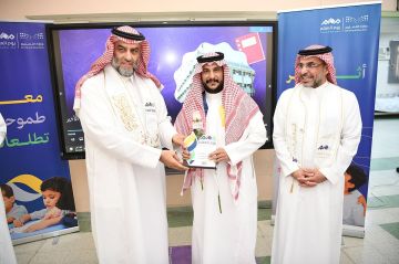 مدير تعليم مكة والرئيس التنفيذي لشركة كدانة للتنمية والتطوير يكرمان 63 معلما