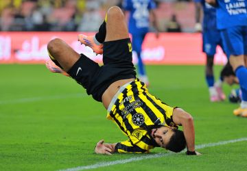 الاتحاد يغرق في موج الهلال الأزرق