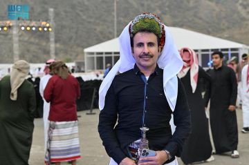 شاهد الأزياء الجازانية.. هوية تنسجها الأصالة وتطرزها الذاكرة شاهد الأزياء الجازانية.. هوية تنسجها الأصالة وتطرزها الذاكرة