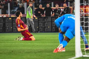 روما يتشارك صدارة الدوري الإيطالي مع نابولي بالفوز على بارما