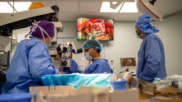 مستشفى الملك خالد التخصصي للعيون ومركز الأبحاث ينجح في إعادة النظر لمريضة سعودية في عملية تجرى لأول مرة في الشرق الأوسط