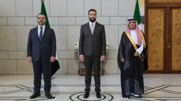 الشرع يقبل أوراق اعتماد سفراء السعودية وإيطاليا وأرمينيا لدى سوريا الشرع يقبل أوراق اعتماد سفراء السعودية وإيطاليا وأرمينيا لدى سوريا