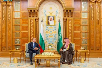 سمو ولي العهد يلتقي رئيس جمهورية بلغاريا