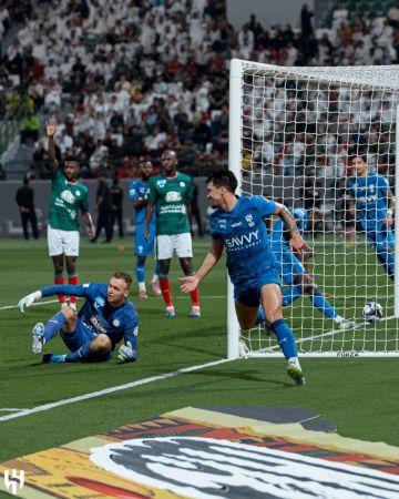 الهلال يكتسح الاتفاق بخماسية تاريخية ويقفز للمركز الثاني الهلال يكتسح الاتفاق بخماسية تاريخية ويقفز للمركز الثاني