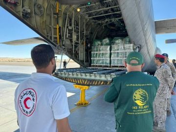 الطائرة الإغاثية السعودية الـ69 تصل مطار العريش