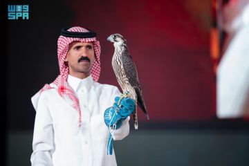 بيع شاهين فرخ بـ(136) ألف ريال في الليلة الـ14 لمزاد نادي الصقور السعودي 2025 بيع شاهين فرخ بـ(136) ألف ريال في الليلة الـ14 لمزاد نادي الصقور السعودي 2025