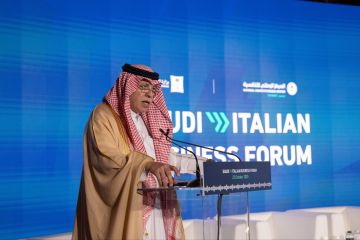 وزير التجارة يرأس وفدا سعوديا لتعزيز الشراكة الاقتصادية والتجارية مع إيطاليا وزير التجارة يرأس وفدا سعوديا لتعزيز الشراكة الاقتصادية والتجارية مع إيطاليا