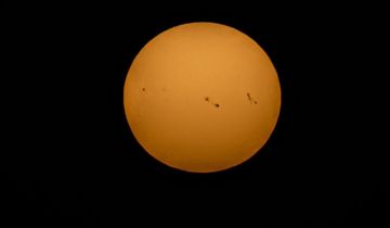 رصد 5 بقع شمسية عملاقة في سماء الحدود الشمالية يكشف نشاطا مغناطيسيا مرتفعا للشمس