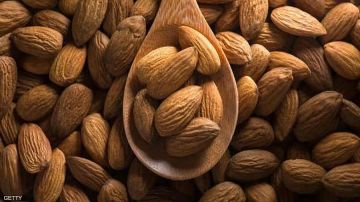 رغم فوائده.. الإفراط في تناول اللوز يهدد بـ7 أضرار صحية منها حصى الكلى والتسمم رغم فوائده.. الإفراط في تناول اللوز يهدد بـ7 أضرار صحية منها حصى الكلى والتسمم