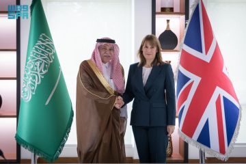 وزير التجارة يبحث مع وزيري الخزانة والاستثمار البريطانيين تعزيز العلاقات التجارية والاقتصادية وزير التجارة يبحث مع وزيري الخزانة والاستثمار البريطانيين تعزيز العلاقات التجارية والاقتصادية