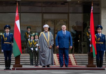 سلطان عمان والرئيس البيلاروسي يؤكدان على أهمية تطوير مجالات التعاون