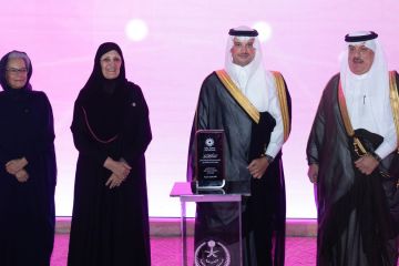 محافظ الأحساء يرعى توقيع اتفاقيات إستراتيجية لجمعية زهرة ويكرم الجهات الداعمة محافظ الأحساء يرعى توقيع اتفاقيات إستراتيجية لجمعية زهرة ويكرم الجهات الداعمة