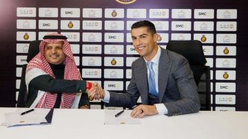 مسلي آل معمر يكشف كواليس صفقة رونالدو مع النصر ويكذب رواية مسؤول كبير