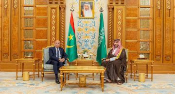 ولي العهد يلتقي رئيس موريتانيا ويستعرضان التعاون بين البلدين